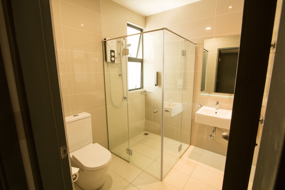 AZ HOTEL & SERVICED APARTMENTS 31/36