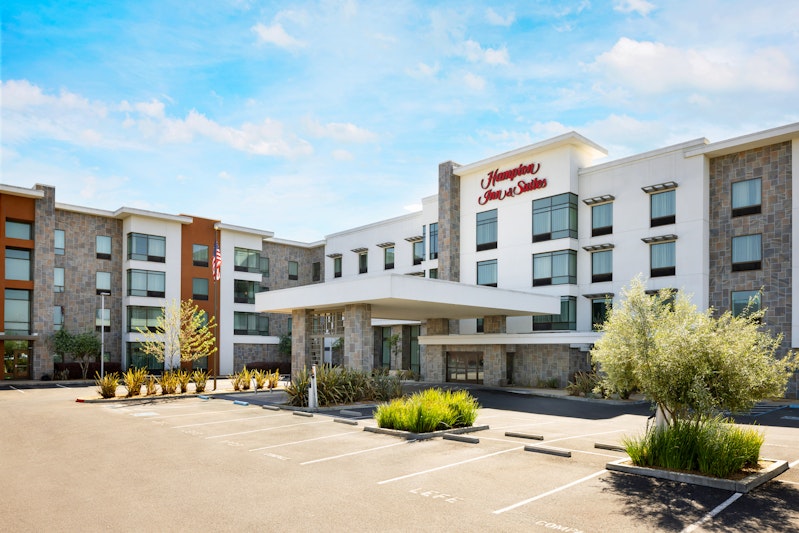 Hampton Inn & Suites Napa 63/64