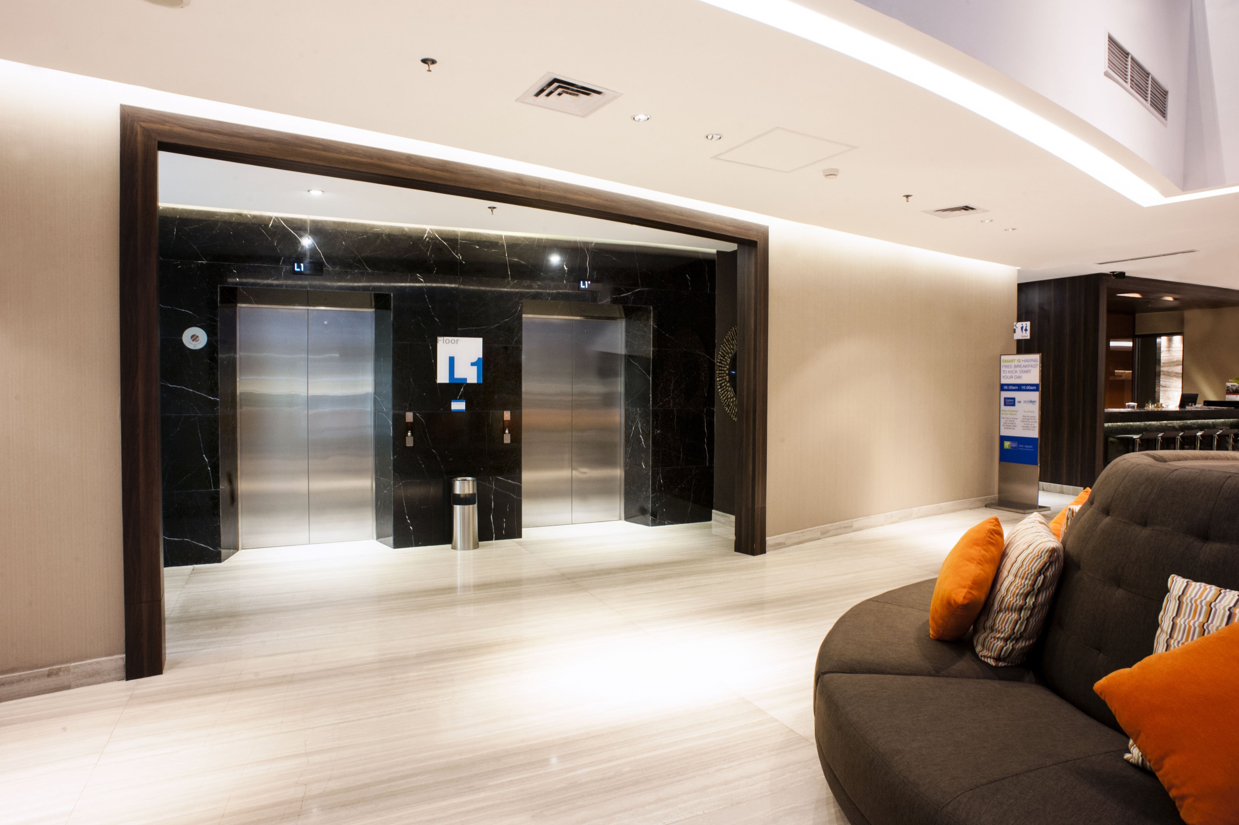 Holiday Inn Express Surabaya Centerpoint by Ihg 56/81