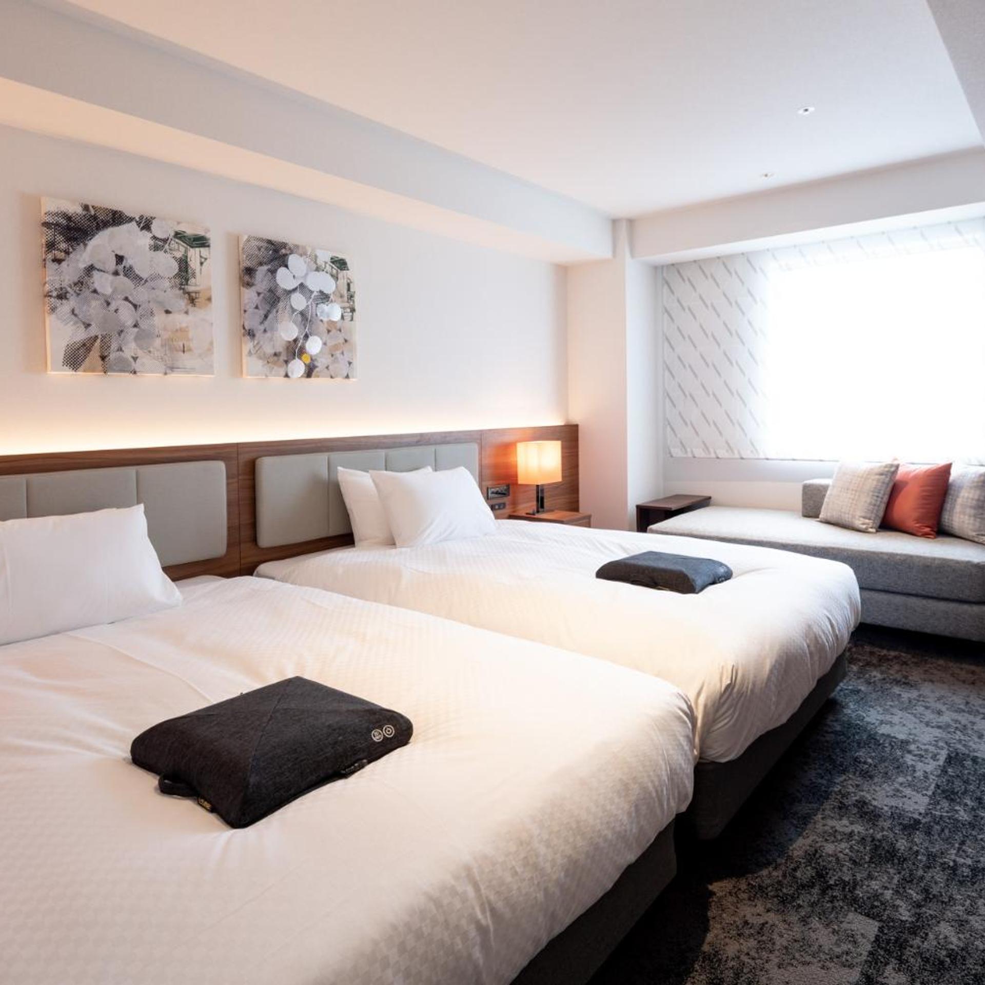 Deluxe, Single, 2 Double Beds