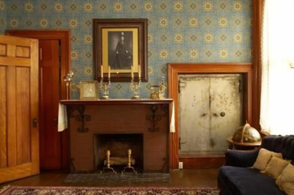 Vrooman Mansion Bloomington 59/72