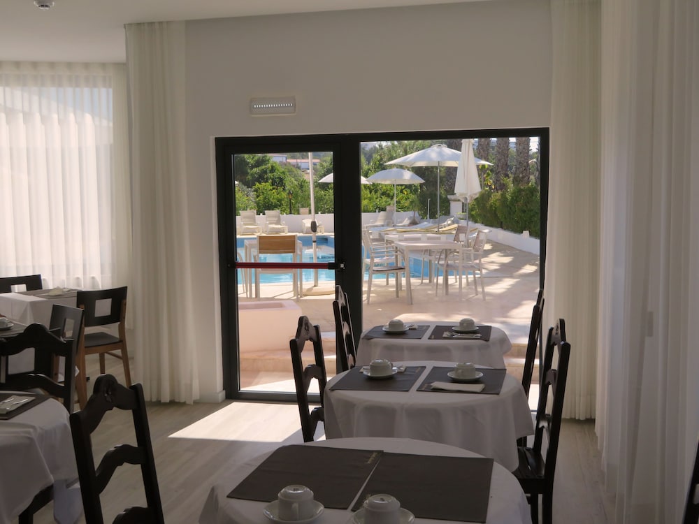 Hotel Alcaide 61/75