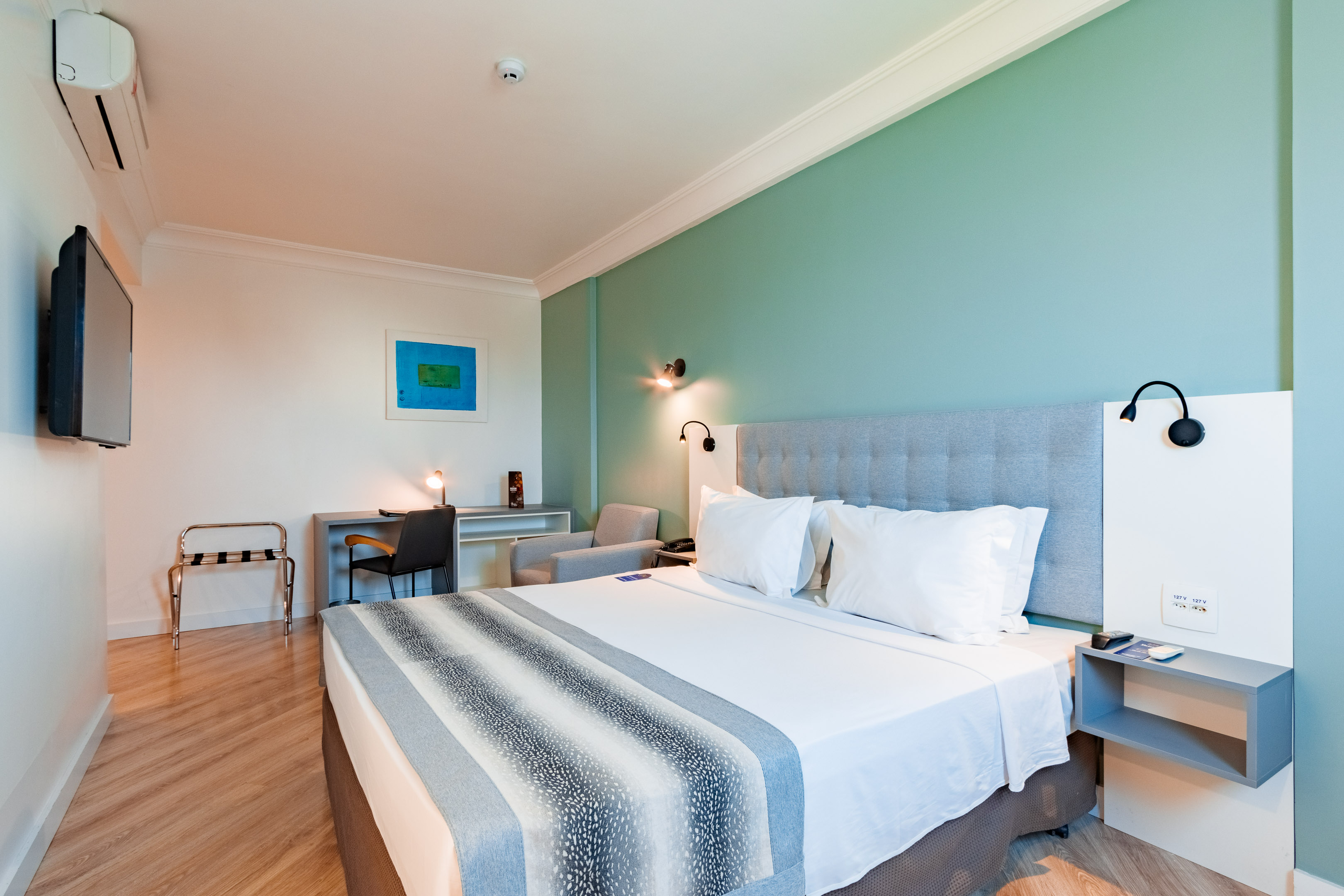 Bristol International Airport Hotel 11/50