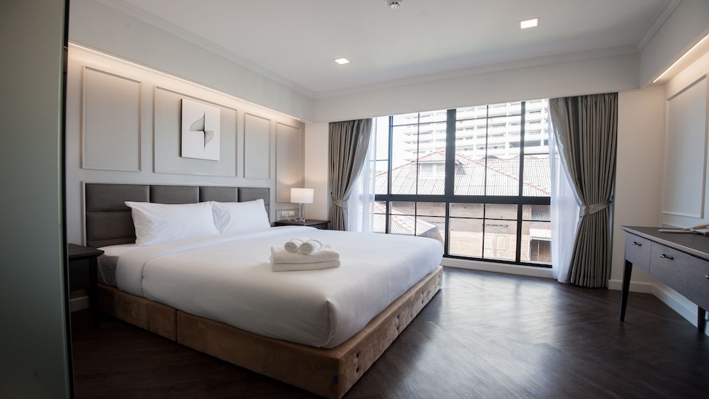 PREMIER, LUXURY
