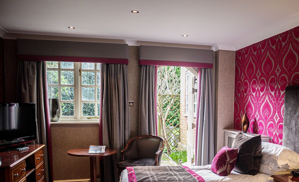 Langshott Manor 48/76