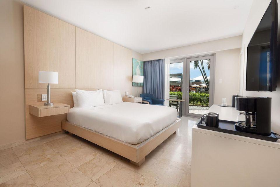 Room, King Bed, Garden View, Bath and Shower