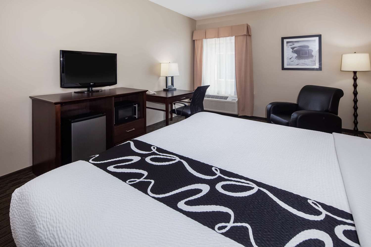 La Quinta Inn & Suites by Wyndham Inglewood 6/26