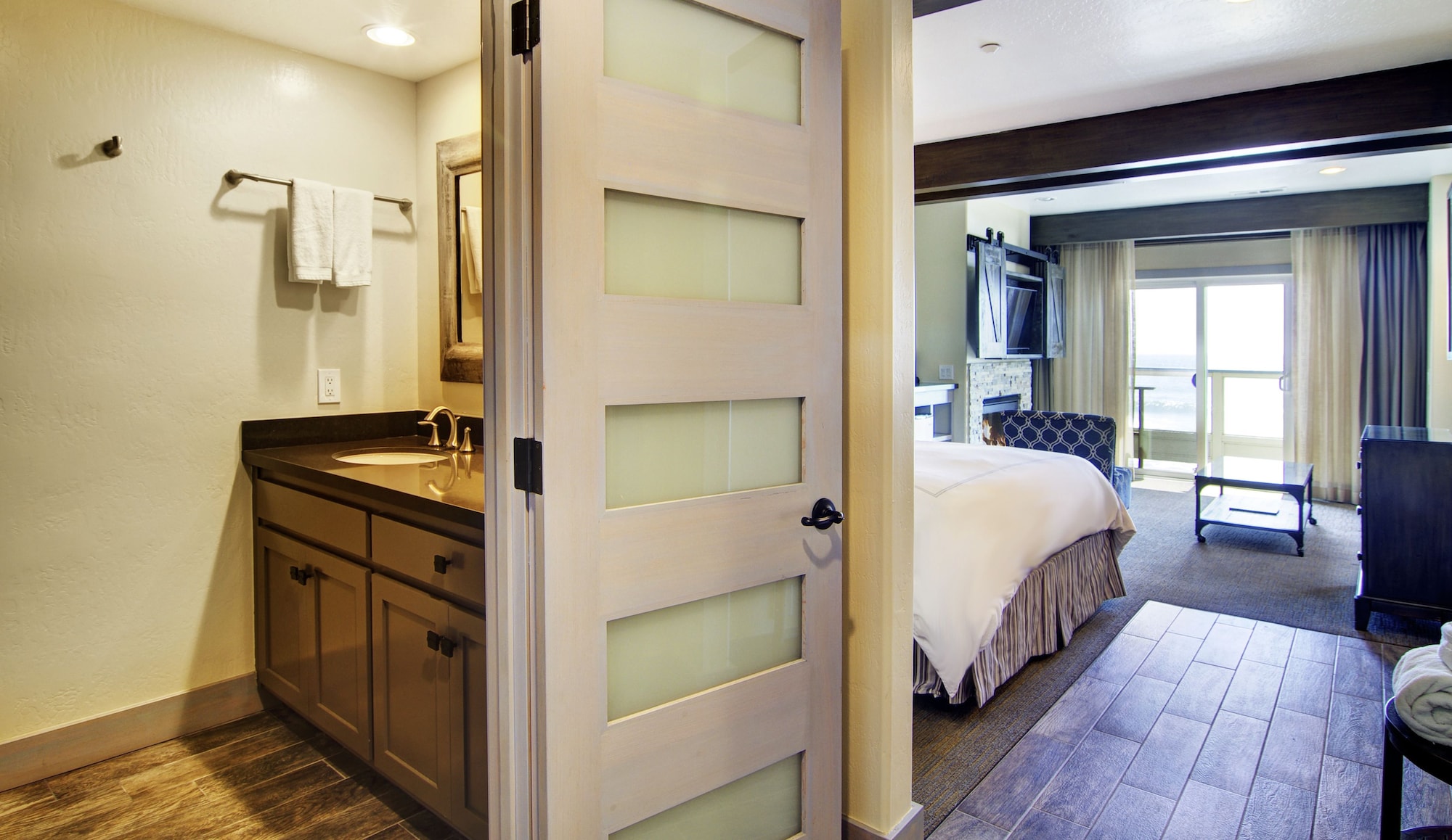Point, Deluxe, Suite, King Bed, Ocean View