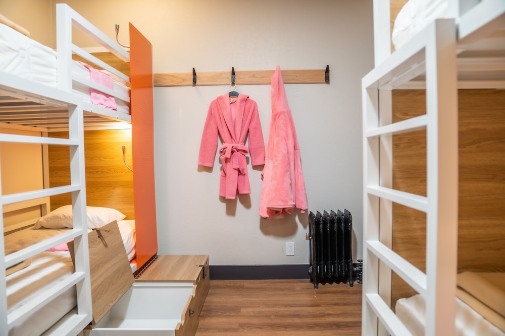 Amsterdam Hostel San Francisco 9/63