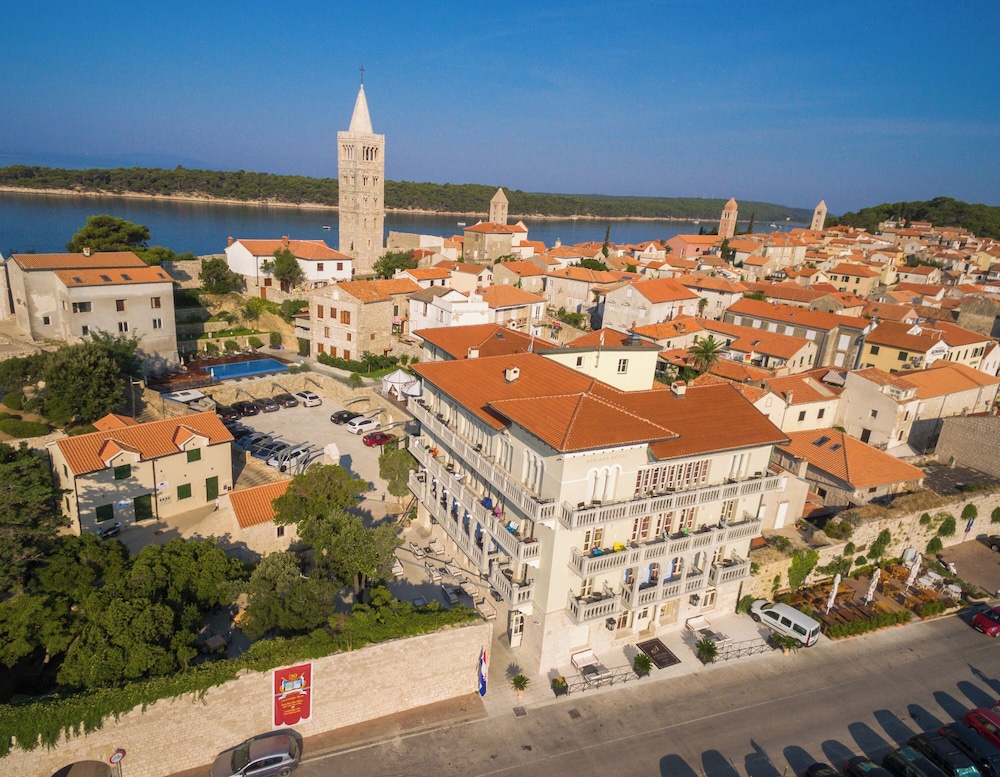 Arbiana Heritage Hotel 5/78