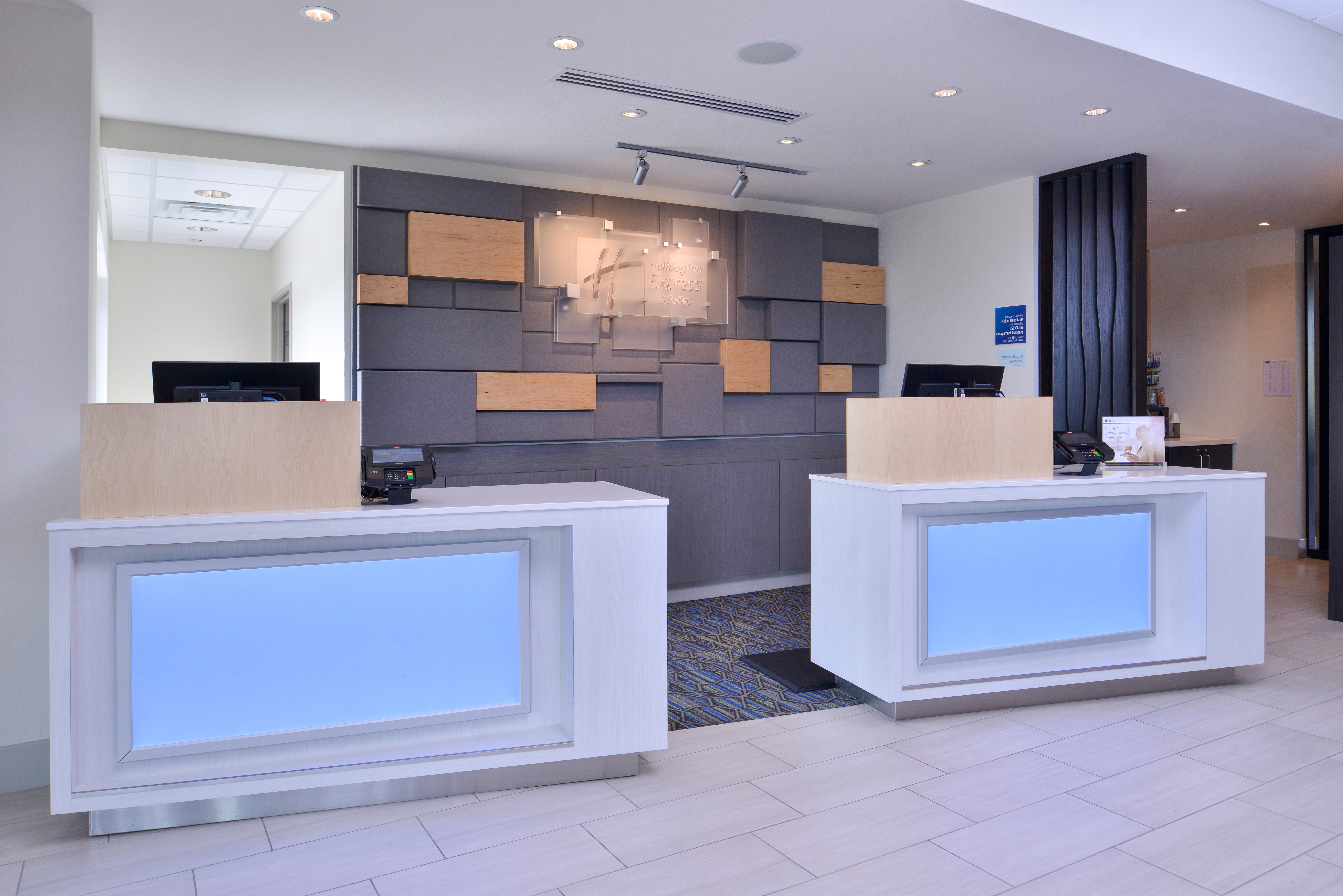 Holiday Inn Express & Suites Olathe West 6/60