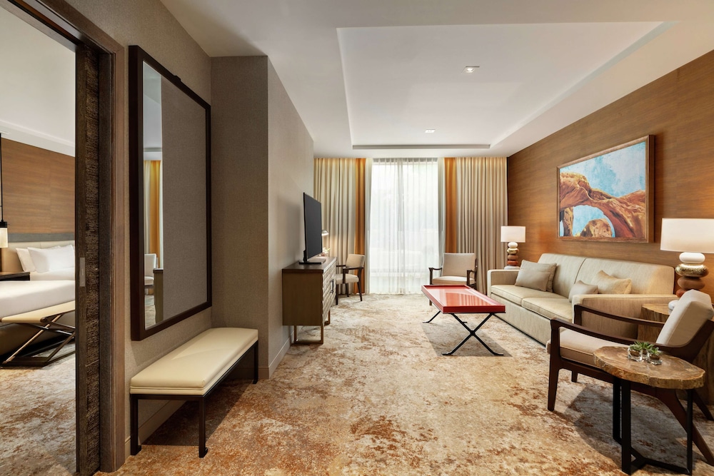 Hoodoo Moab, Curio Collection by Hilton 33/48
