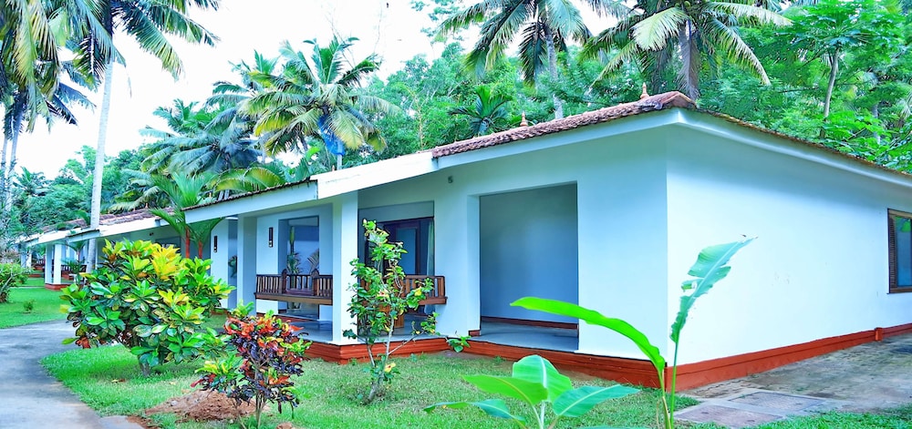 Estuary Sarovar Premiere , Poovar Island 6/50