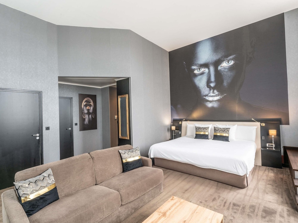 SUITE, KING BED