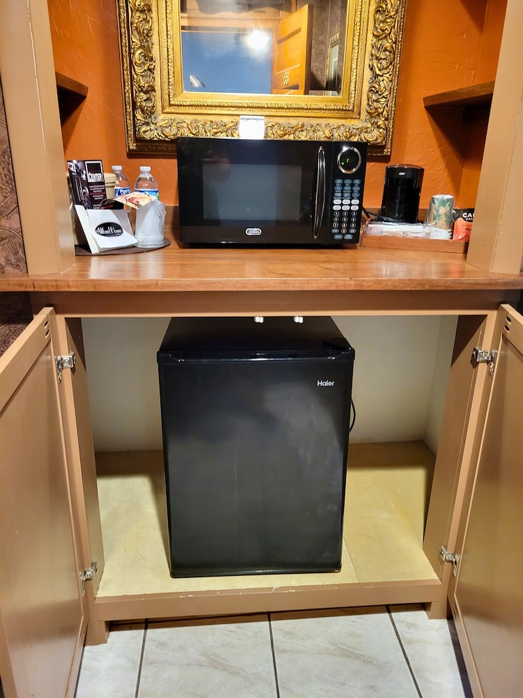Altland House Inn and Suites 7/50