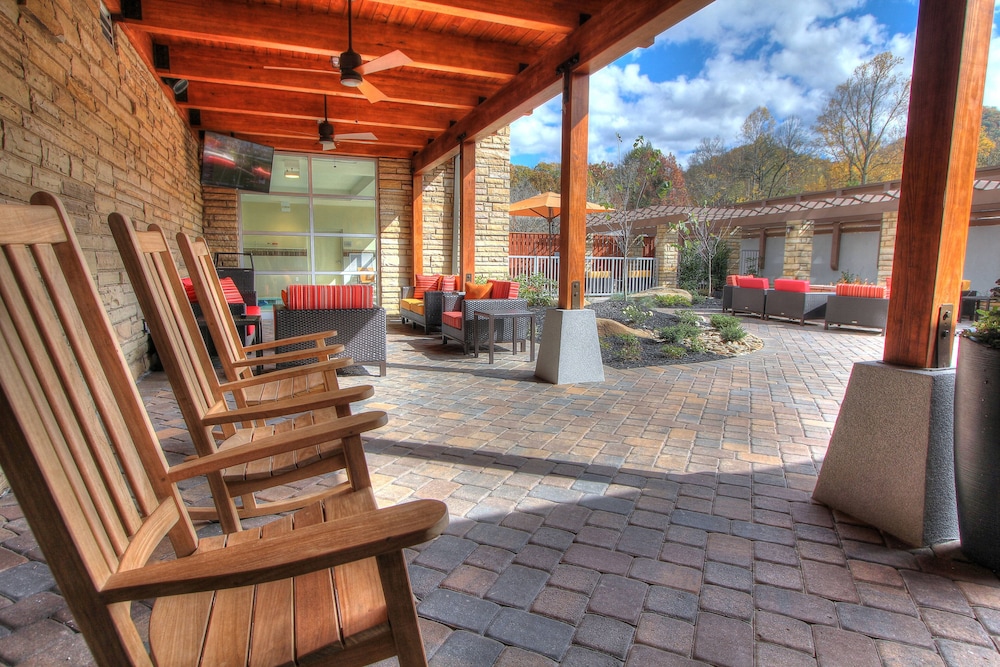 Courtyard Gatlinburg Downtown 46/68