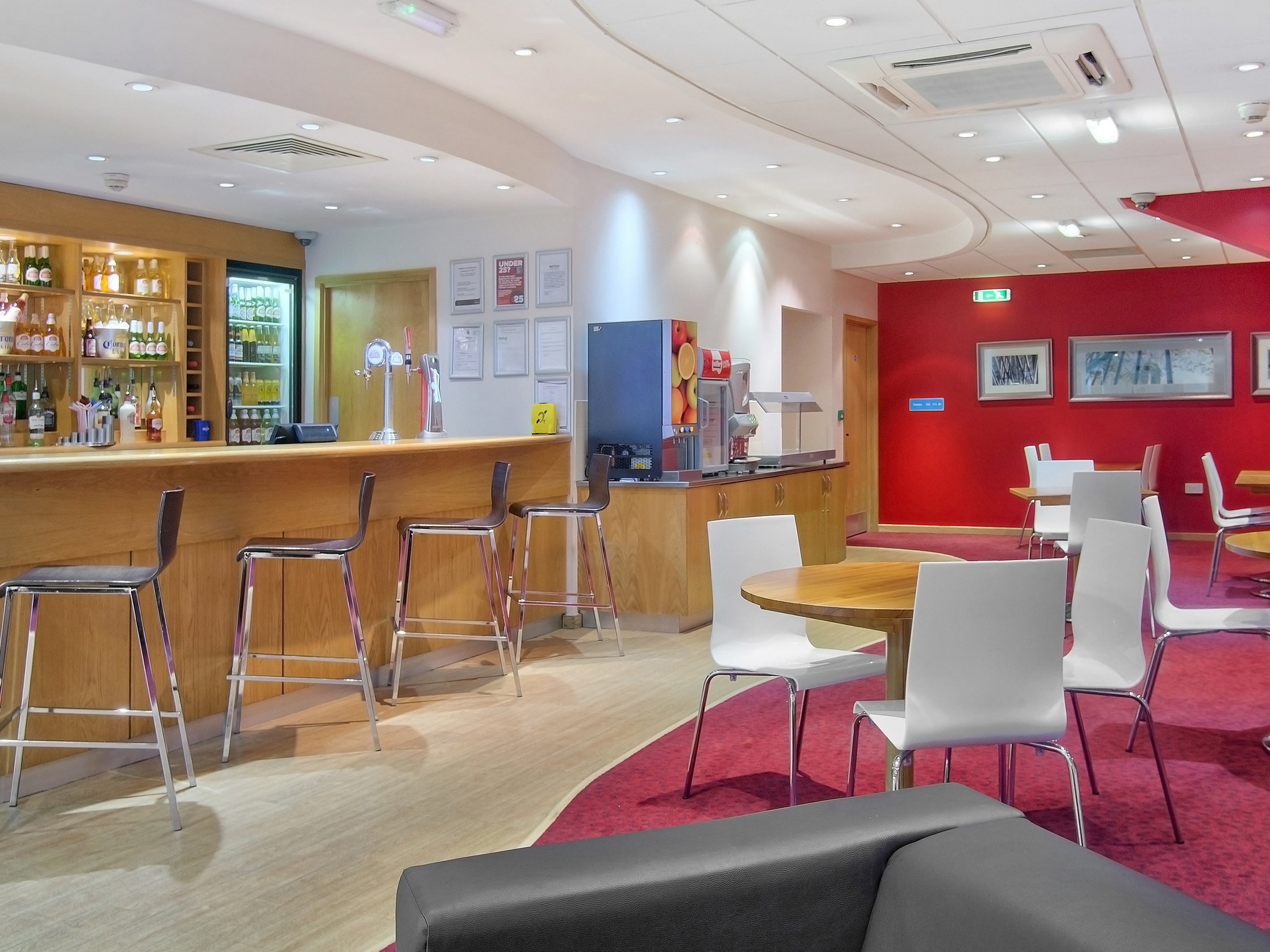 Travelodge Birmingham Central Broadway Plaza 13/19