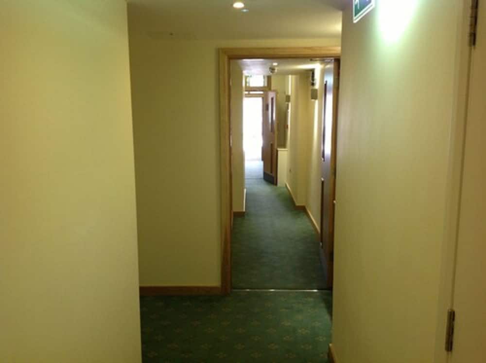 Regency Hotel Parkside 16/26