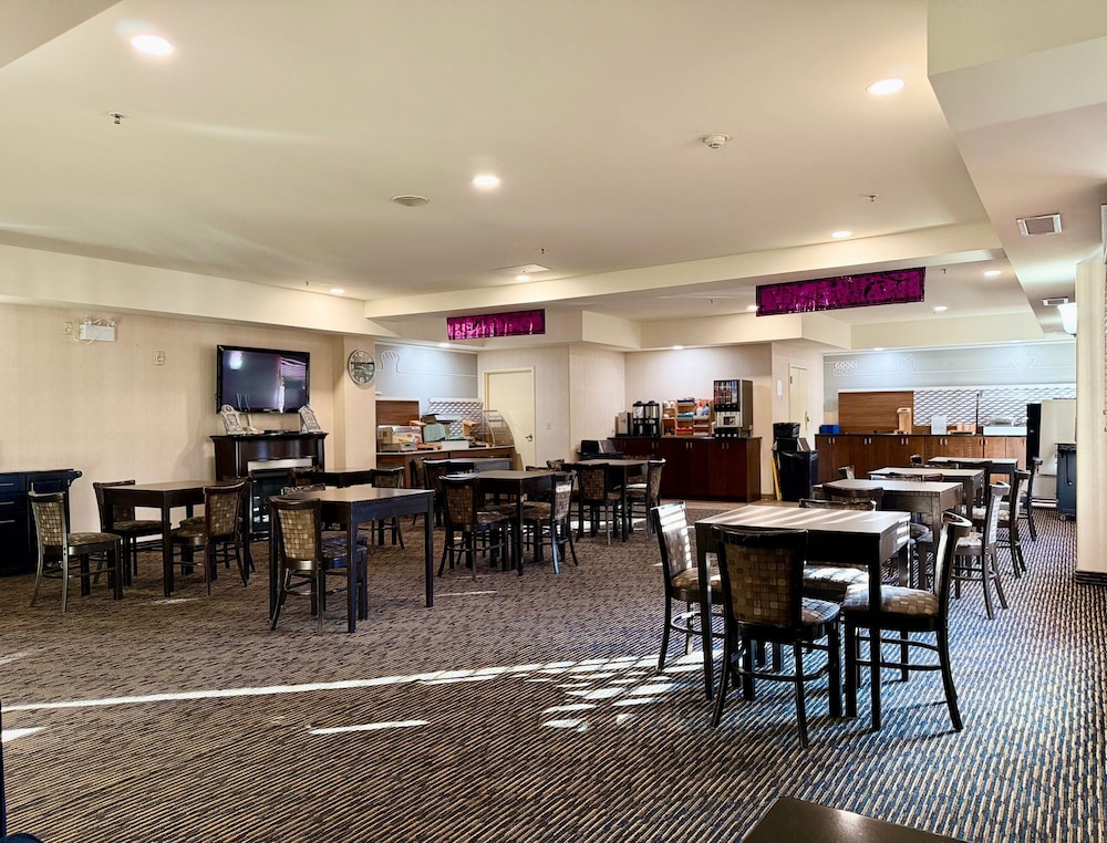 Ramada by Wyndham Prince Albert 42/52