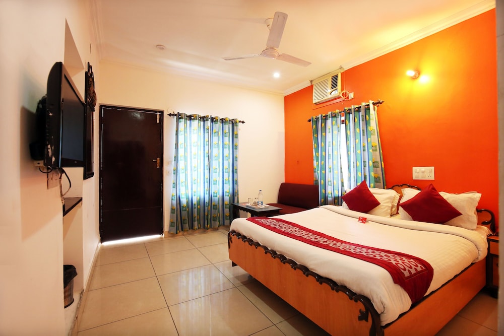 Oyo 4256 Hotel Rajmahal 5/16