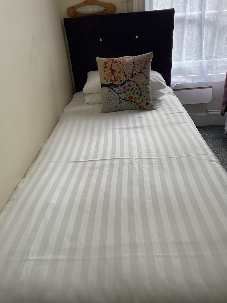 OYO Diamonds Inn 16/70