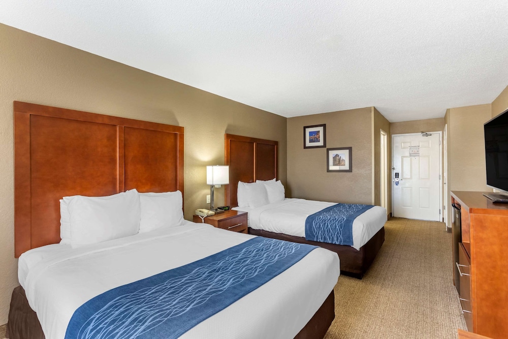 Comfort Inn Gurnee near Six Flags 10/35