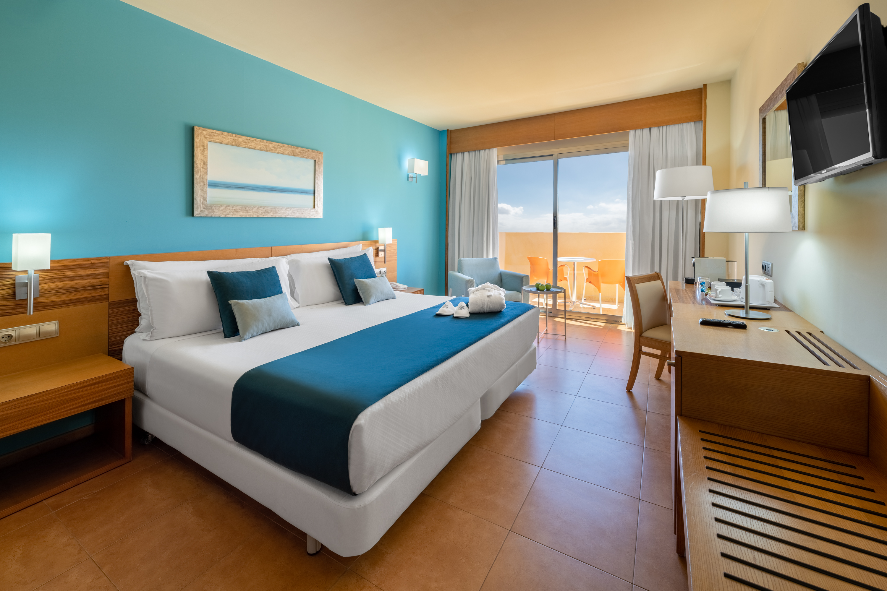 Prestige, Deluxe, Double Bed, Lateral Side Sea View