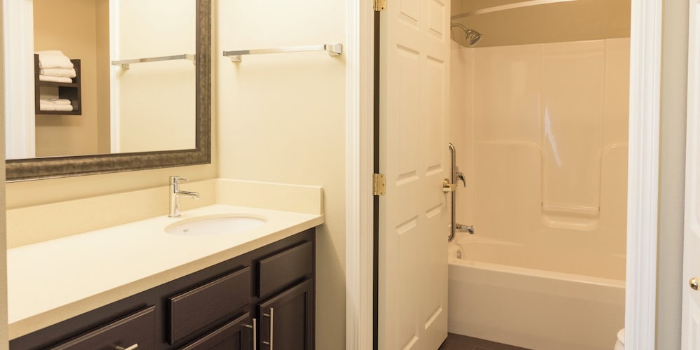 جناح بسريرين مزدوجين بغرفة نوم واحدة بمطبخ، Staybridge Suites Fargo 4/8