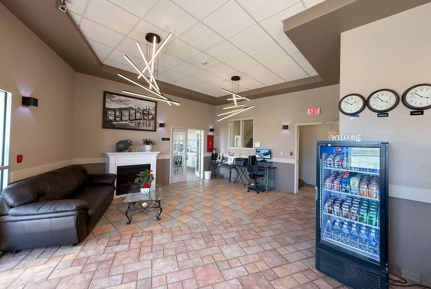 Super 8 By Wyndham Medicine Hat Ab 17/26