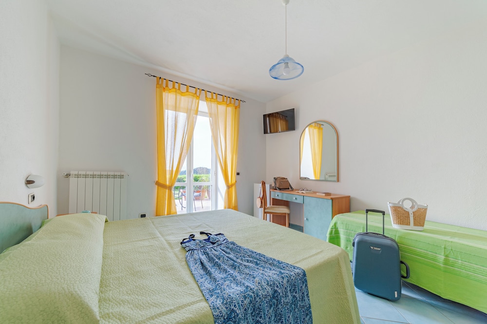 ROOM, TRIPLE