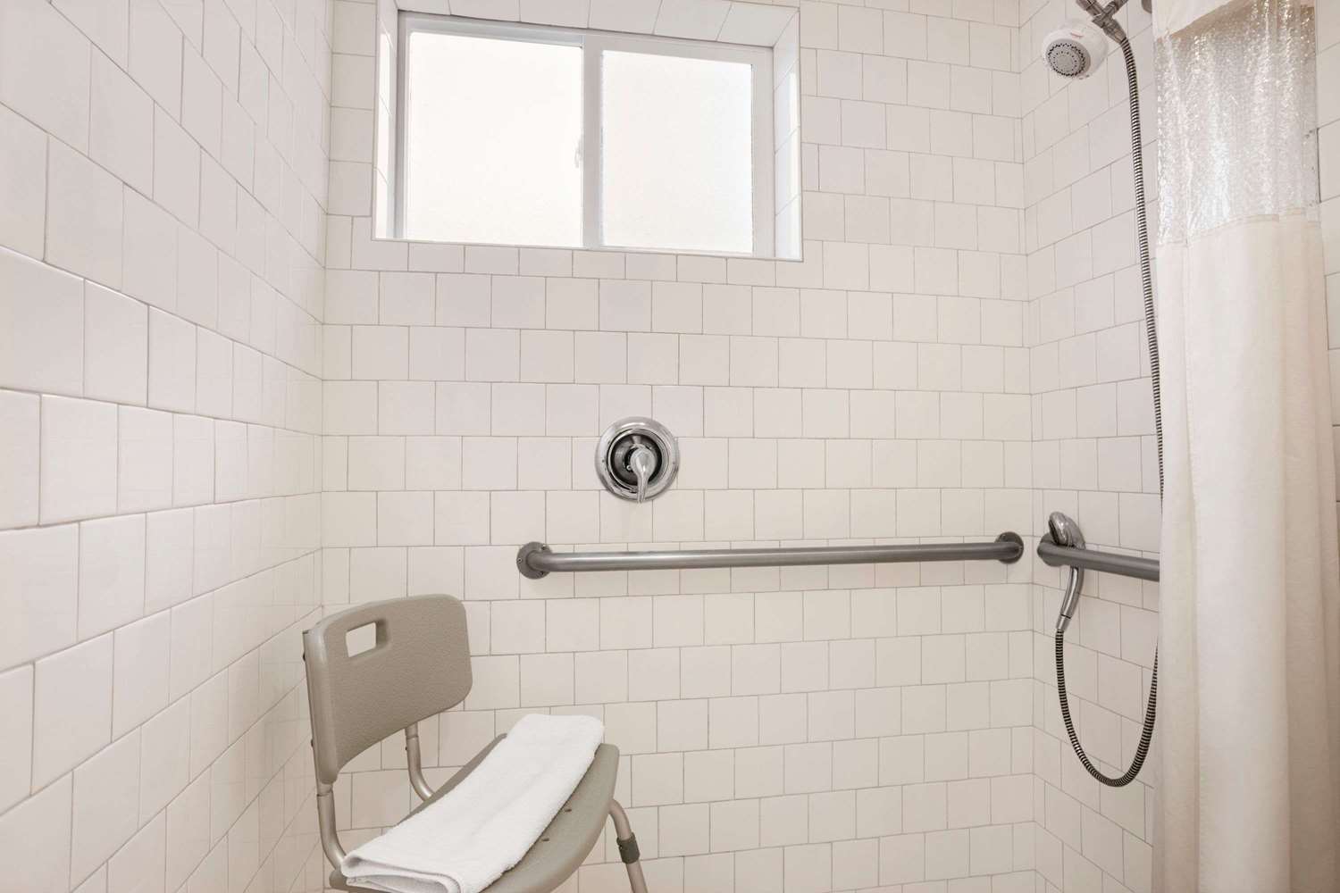 Travelodge By Wyndham Bakersfield 28/28