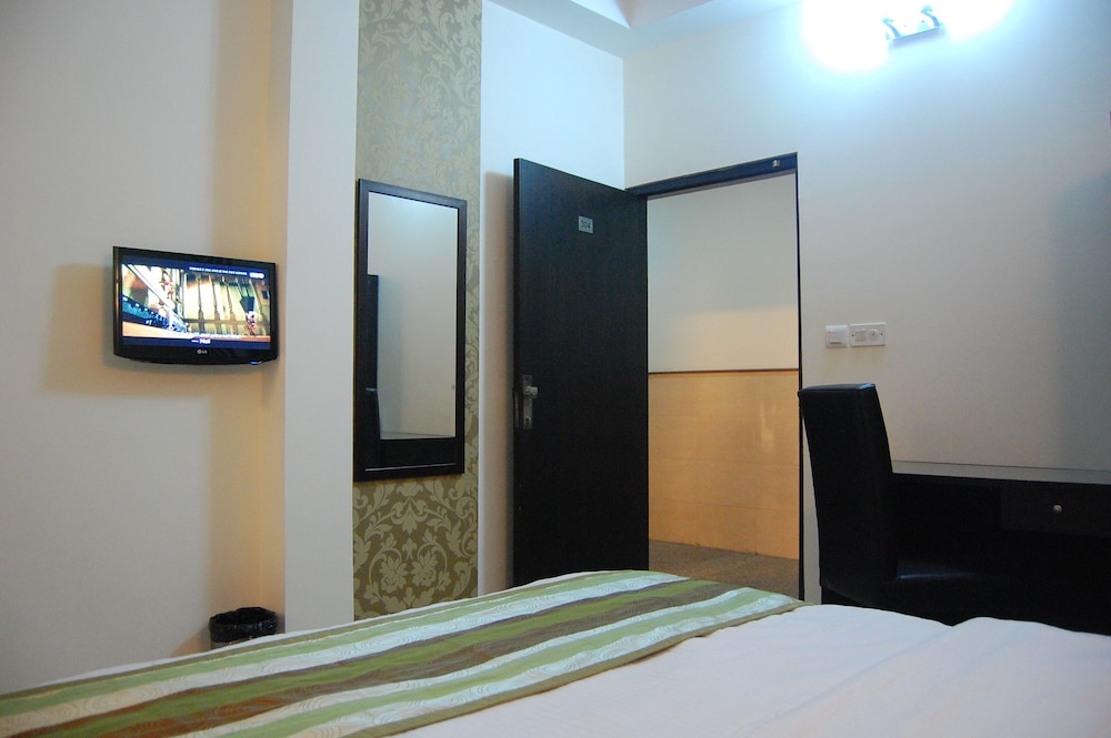 Hotel Delhi Aerocity 13/75