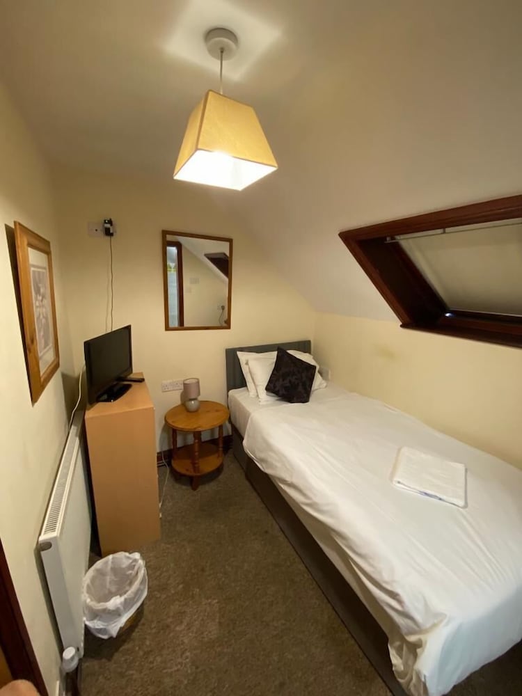 Little Foxes Hotel 11/62