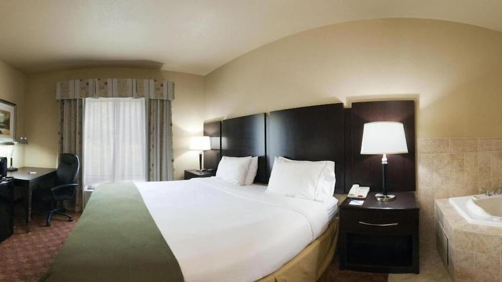 Holiday Inn Express Hotel Suites Muskogee 16/48