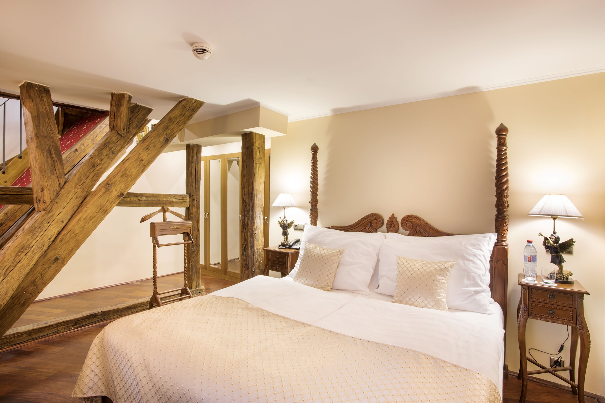 جناح بسريرين كينج، Iron Gate Hotel And Suites 4/10