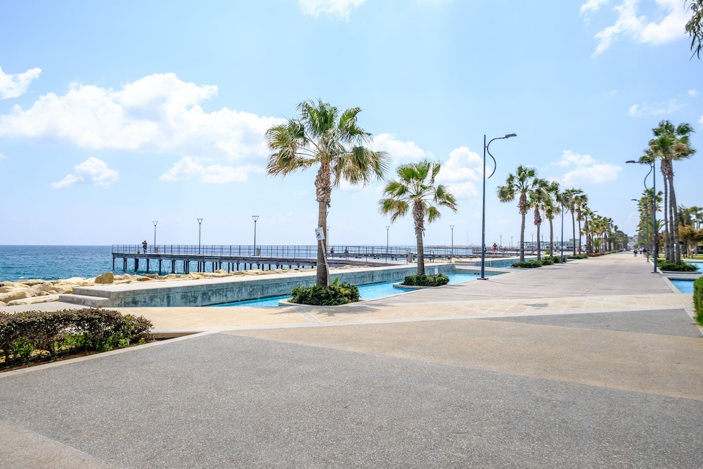 La Maltese Boutique Limassol 42/50