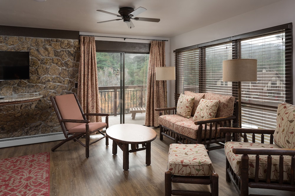 The Landing at Estes Park - Riverside Retreat 52/77