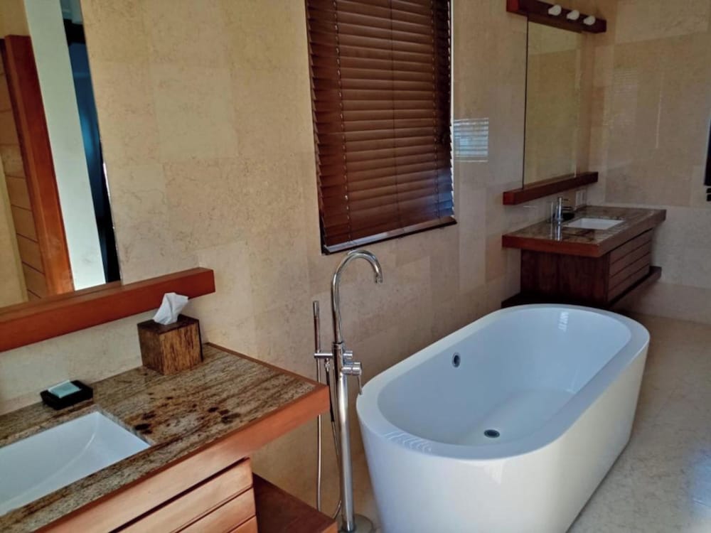Las Verandas Hotel And Villas 72/73