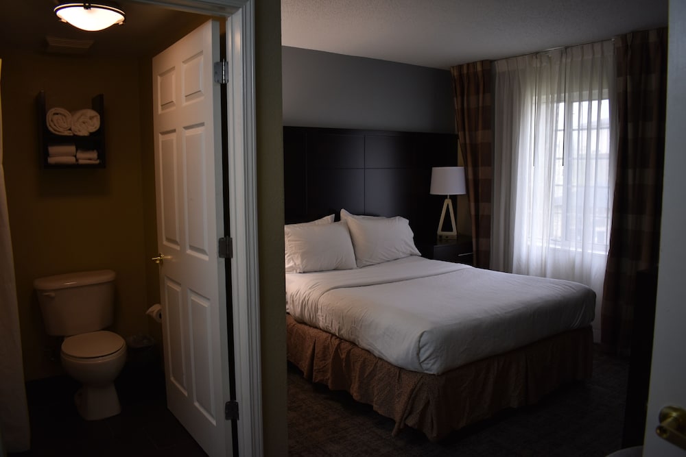Staybridge Suites Cranbury-South Brunswick 23/75