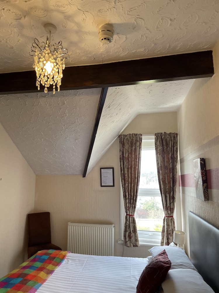 Diamonds Lodge Ltd (Ex Crossways Guest House) 11/34