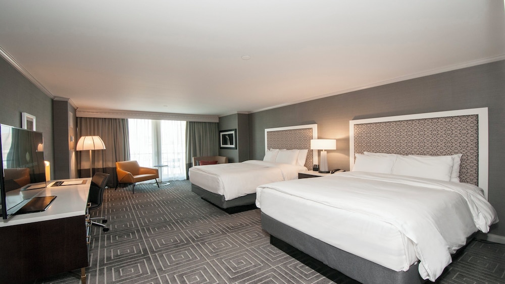 Standard, 2 Double Beds, Plaza View, Lounge Access