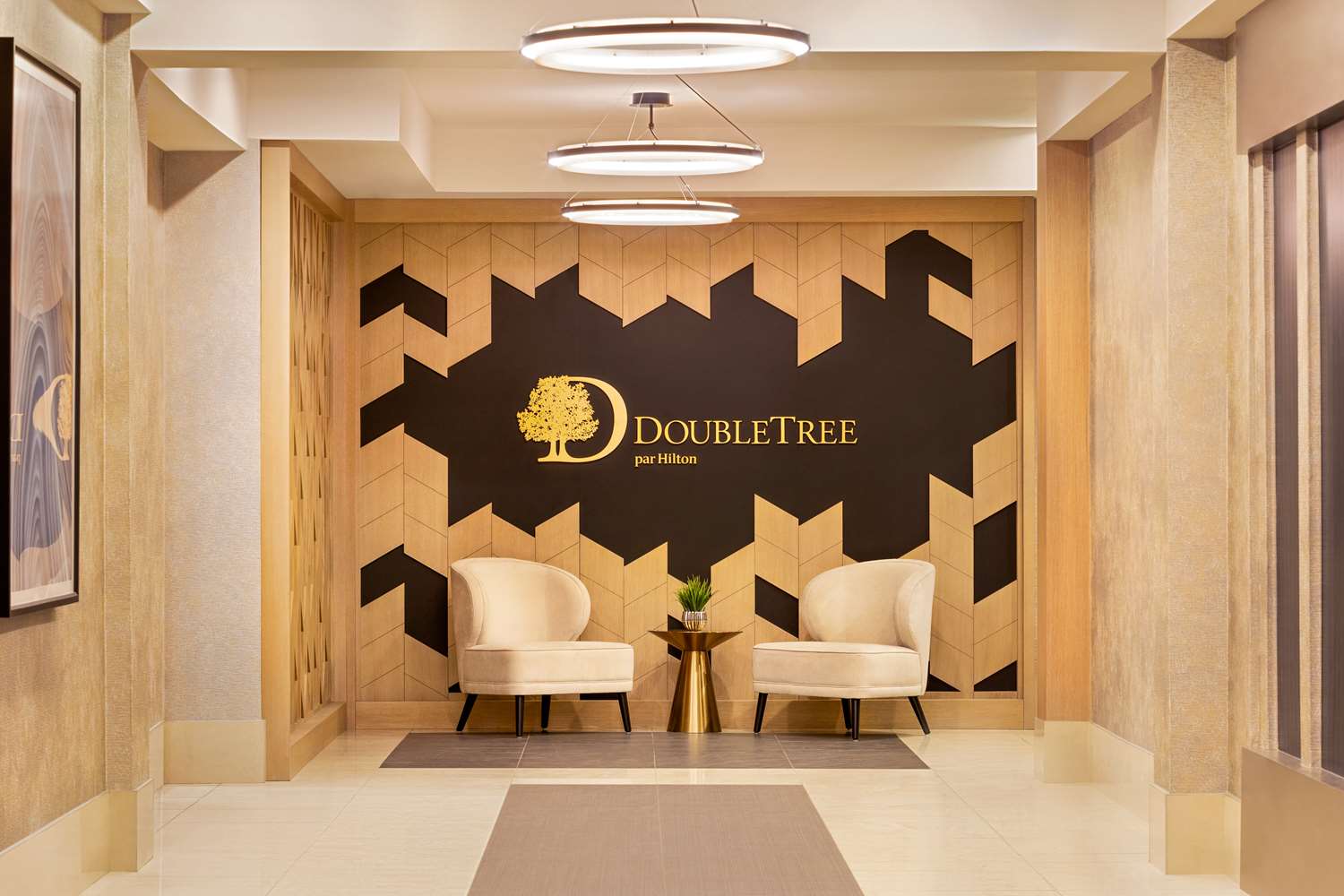 DoubleTree by Hilton Pointe Claire Montreal Airport West 4/13