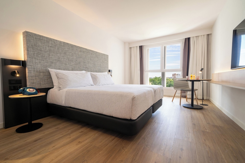 Connecting, Innside, 2 King Beds