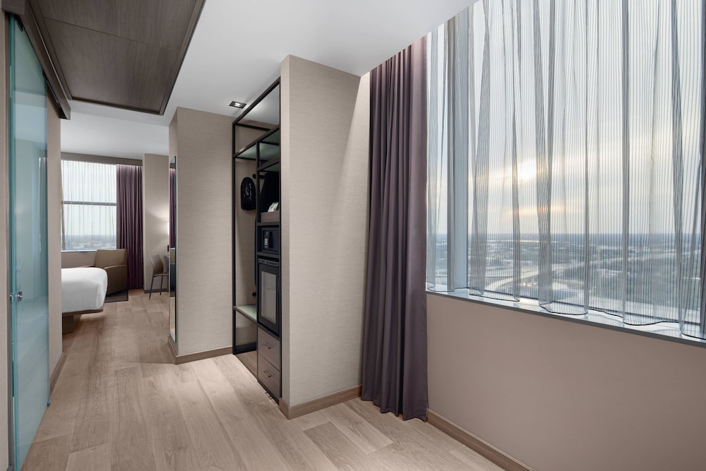 AC Hotel by Marriott Orlando Downtown 8/56