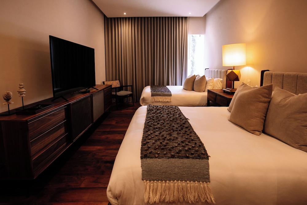 Hotel Tres Raices 35/55