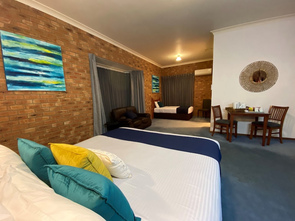 Coastal Waters Motor Inn 21/73