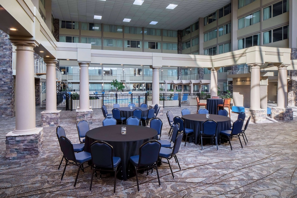 Wyndham Garden Westlake 57/83