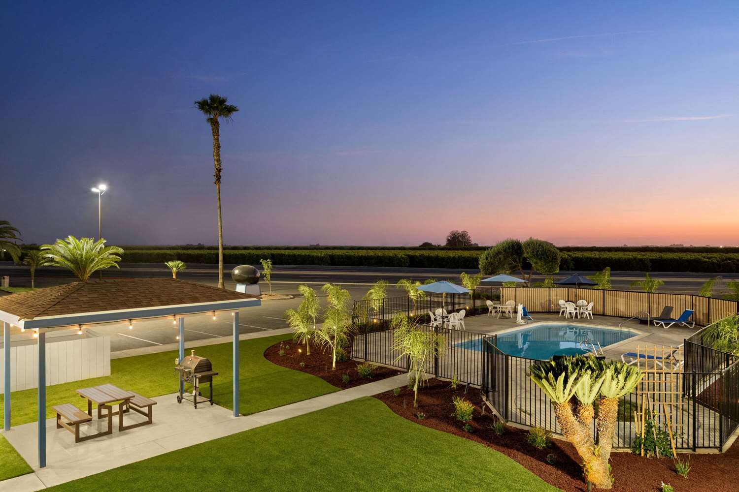 Super 8 By Wyndham Lindsay Olive Tree 54/61