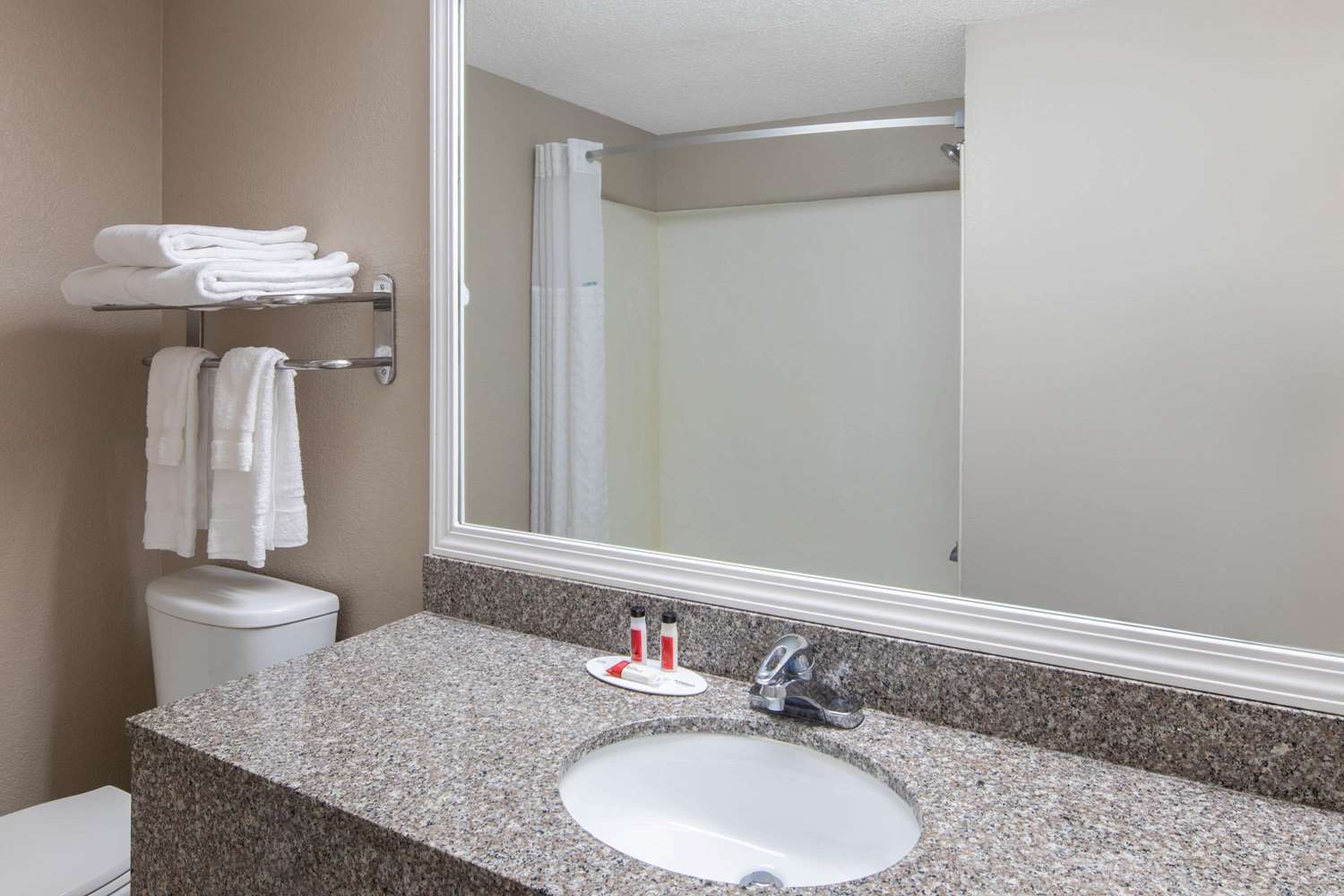 Baymont by Wyndham Douglasville Atlanta 8/10