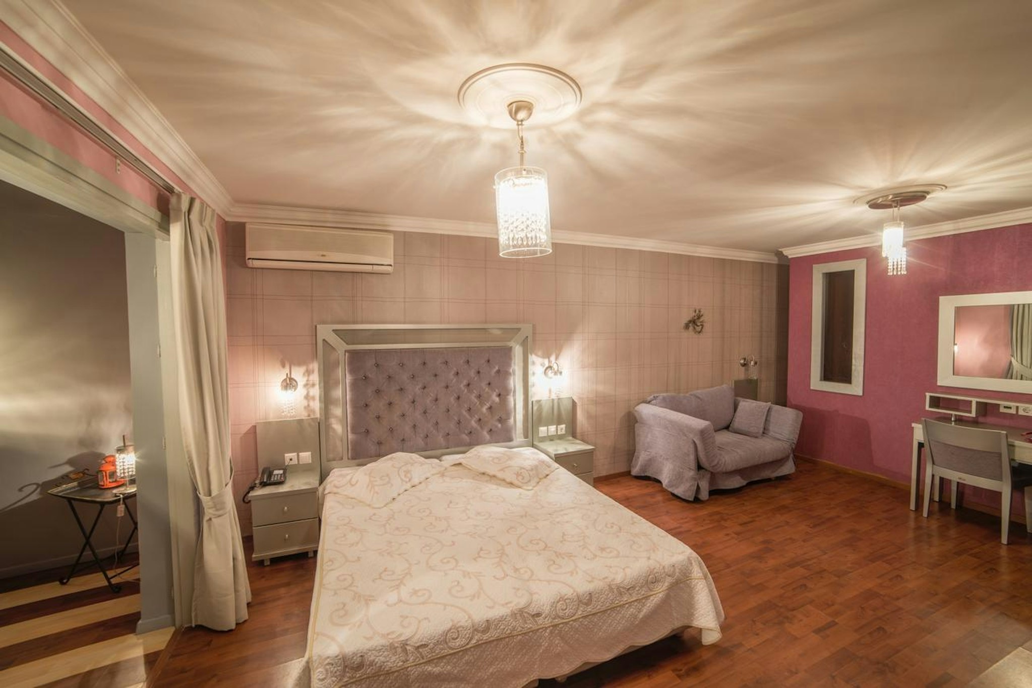 Executive, Suite